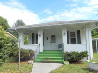 615 Mamick St, White Sulphur Springs, WV 24986