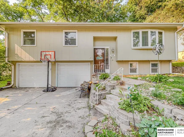 9624 Ames Ave, Omaha, NE 68134