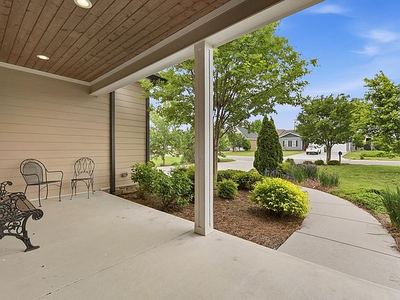 4th image of 2238 Peterson Dr