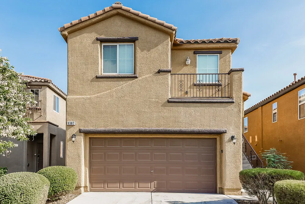 4 bed, 2.5 bath, 1663 sqft, $2,290 — Photo 1
