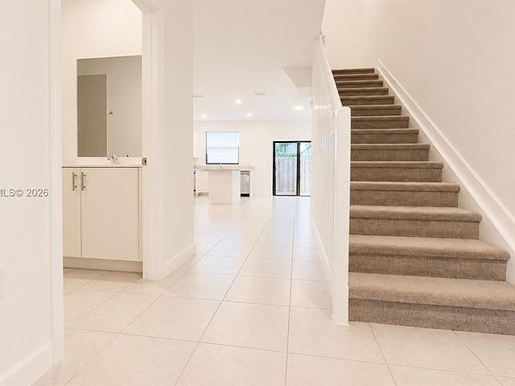 4th image of 883 NE 211th St #883