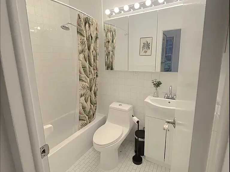 230 E 58th St #2A — Photo 5