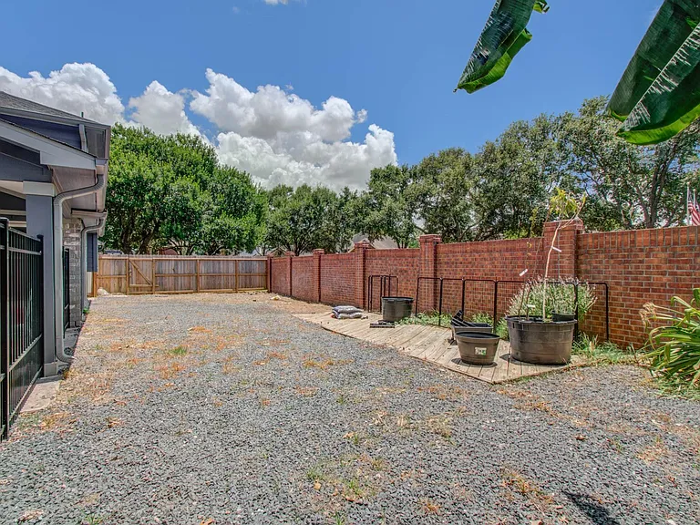 2122 Courtshire Ln — Photo 31