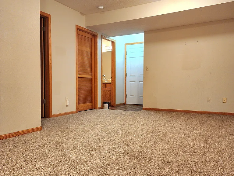 1043 Butler Ave — Photo 12