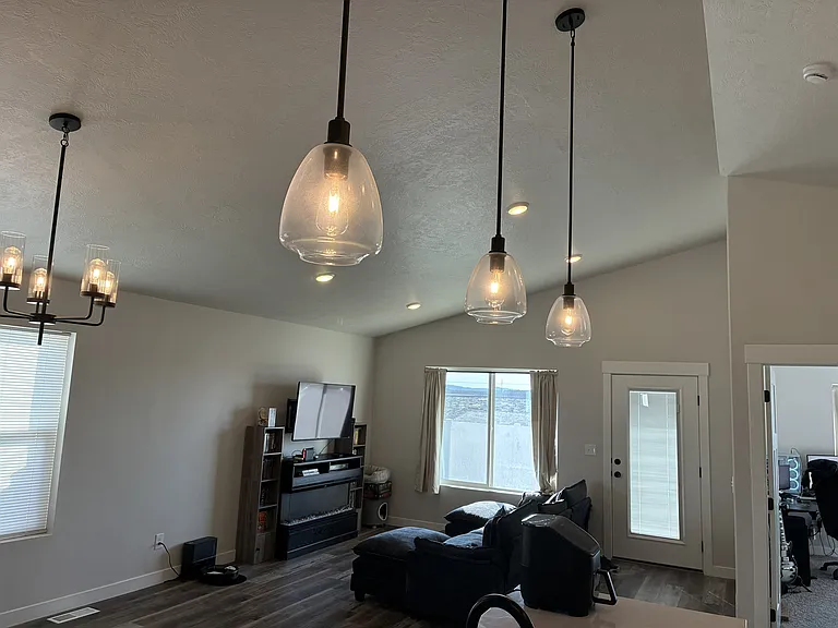 1405 Louise Ln — Photo 3