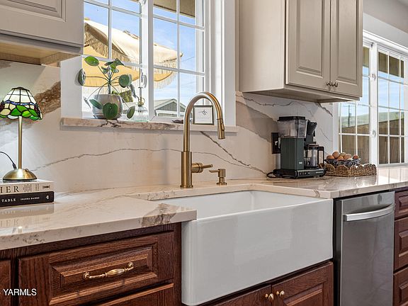 Beautiful Farmhouse  Sink>