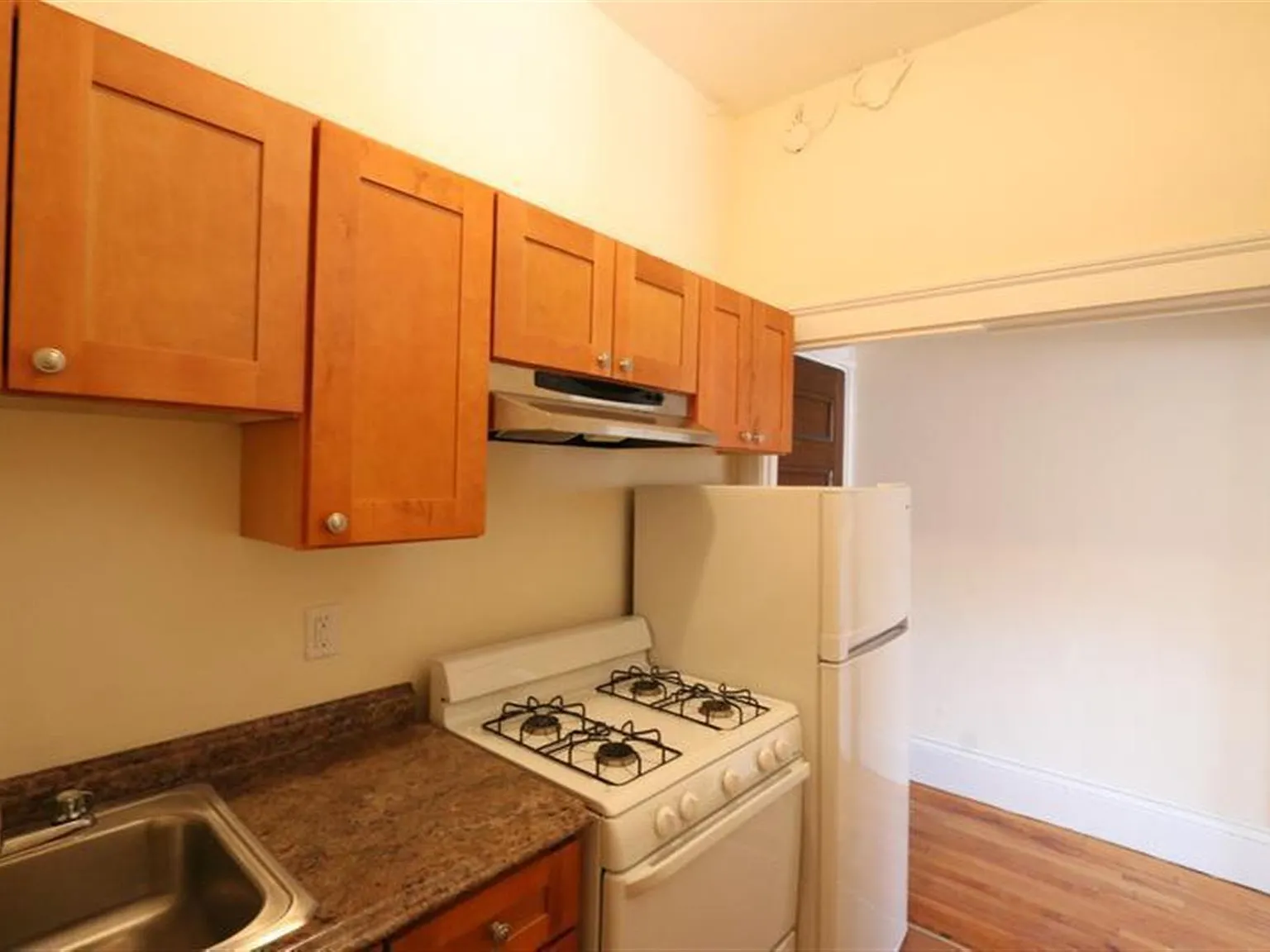 1 bed, $2,600 — Photo 4