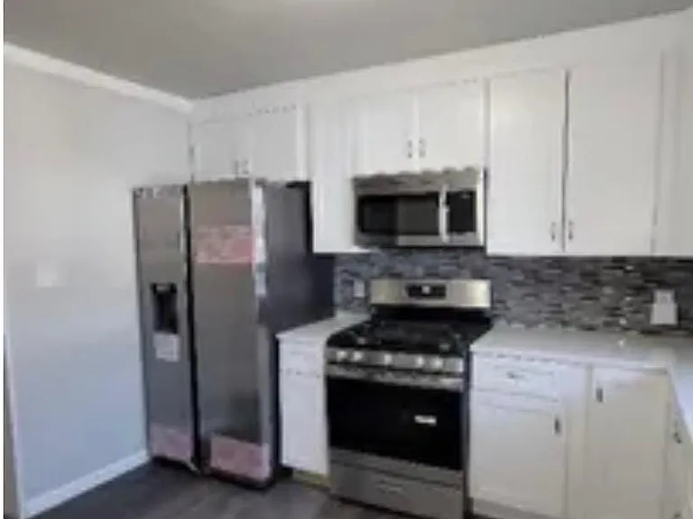 1078 Lalor St #1 — Photo 6