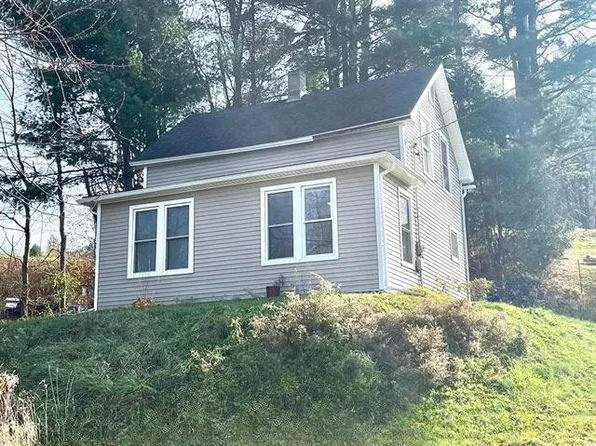 17 Weaver Street, Newport City, VT 05855