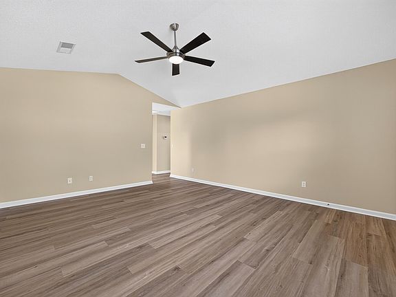 4th image of 171 Arthurdale Dr