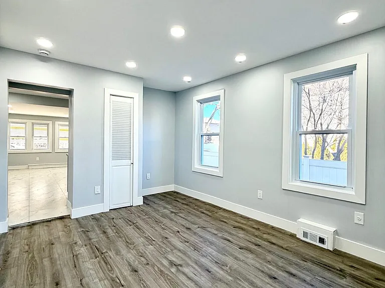 114 Sprague Ave — Photo 3
