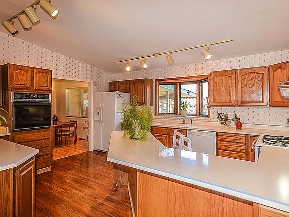 Spacious Kitchen 
