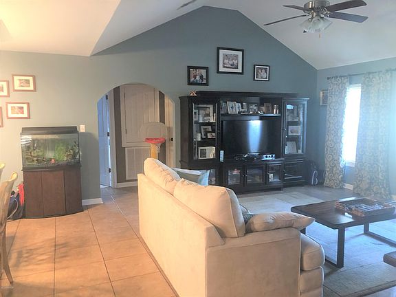 3rd image of 168 Foxglove Dr