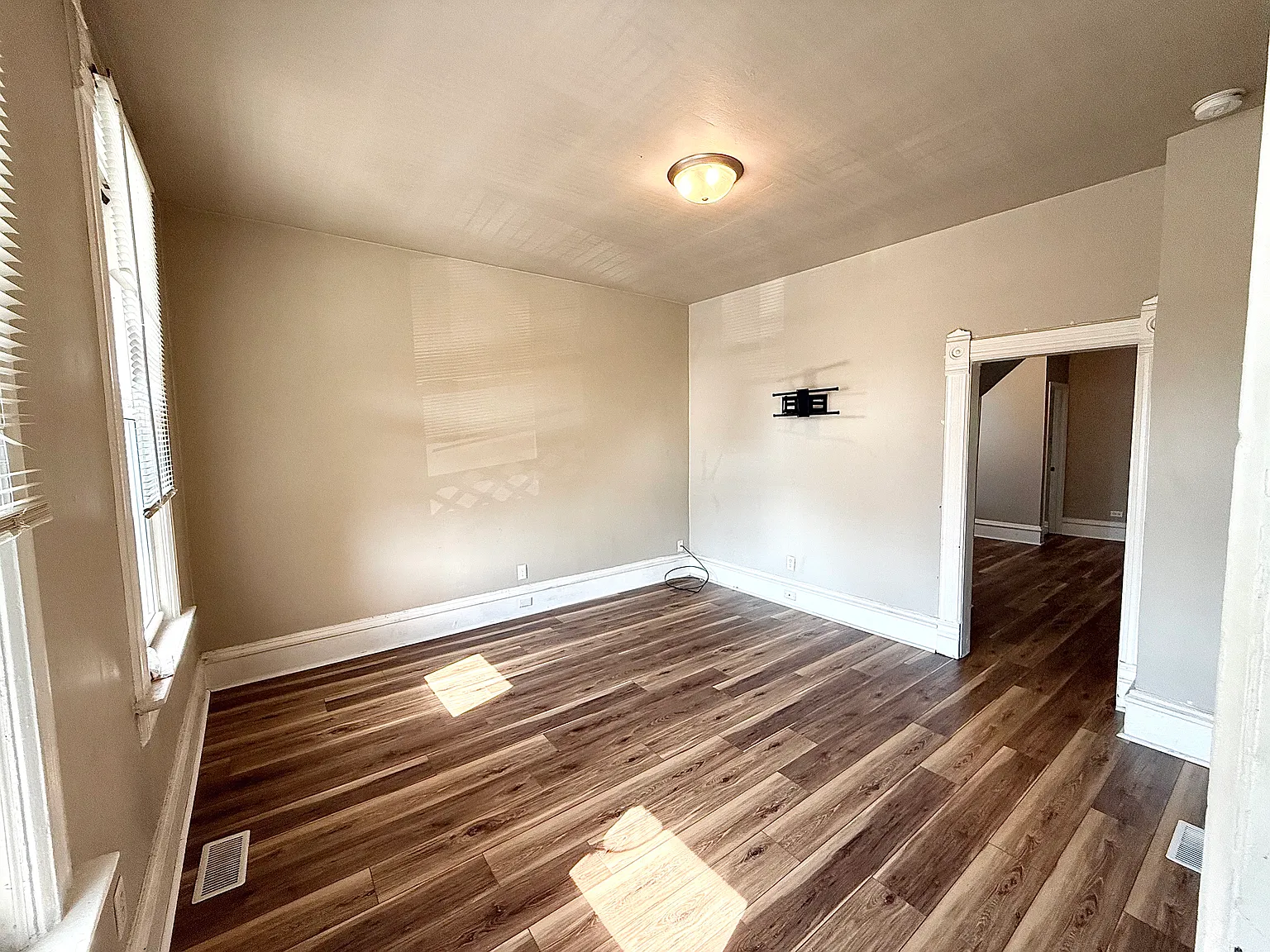 4 bed, 1672 sqft, $2,300 — Photo 2