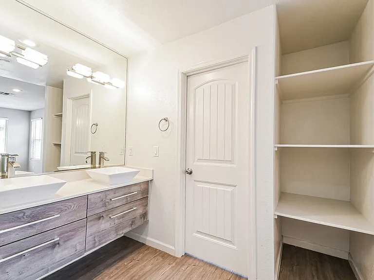3825 E Frances Ln — Photo 12