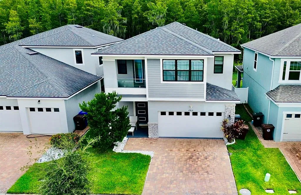4 bed, 2.5 bath, 2365 sqft, $3,050 — Photo 1