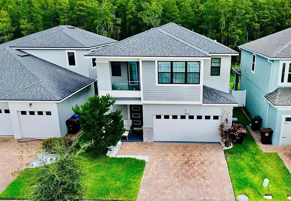 2410 Riverbank Cv