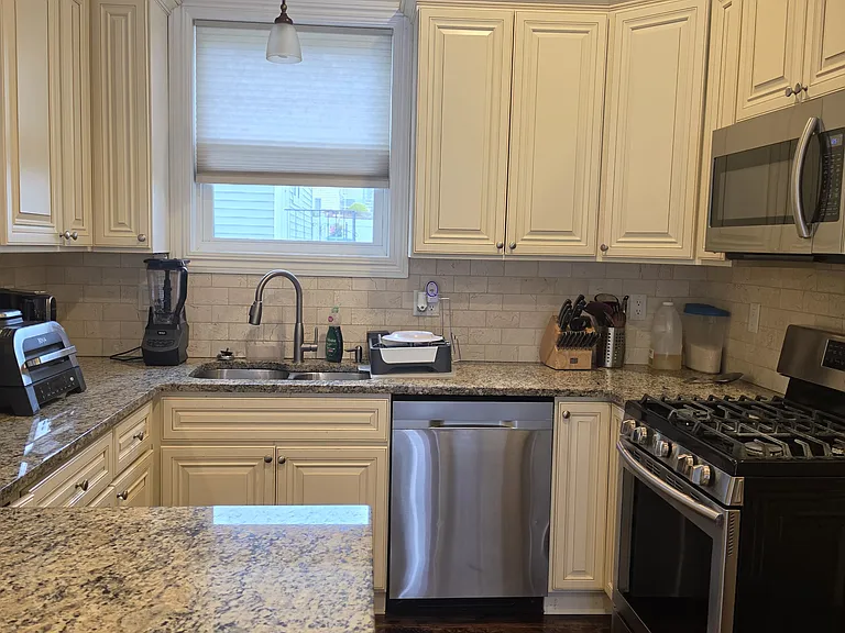 427 Monroe St — Photo 29
