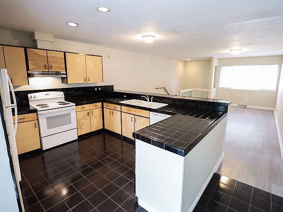 5th image of 2759 Leisure Dr