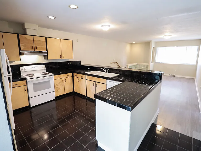 2759 Leisure Dr — Photo 5