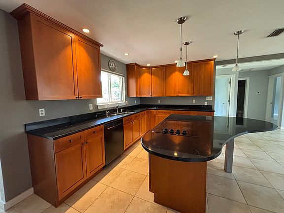 5th image of 2834 Lido Blvd