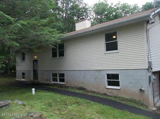1121 Stone Ridge Dr, Henryville, PA 18332