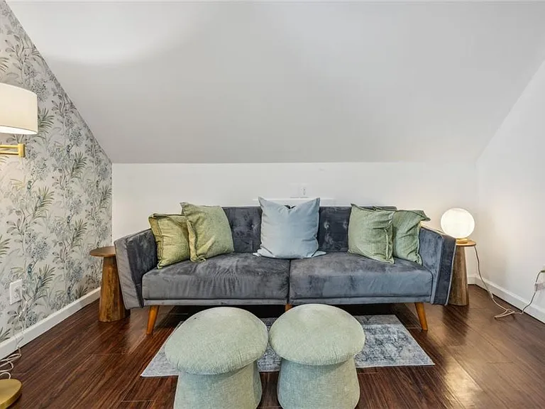21 Willow Woods Rd — Photo 2