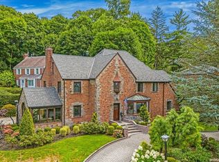 61 Chapel Rd, Manhasset, NY 11030