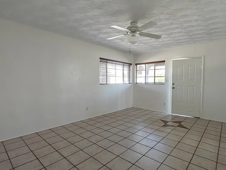 2260 E Spring St — Photo 5
