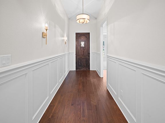 3rd image of 7384 Lake Pointe Cv