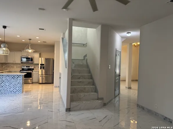 10543 Weser Ln, Helotes, TX 78023