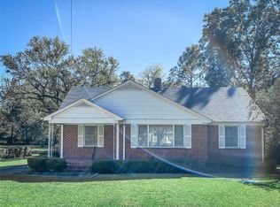 404 Crestwood Dr, Selma, AL 36701