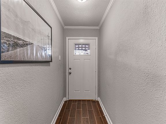 4th image of 903 S Old Temple Rd