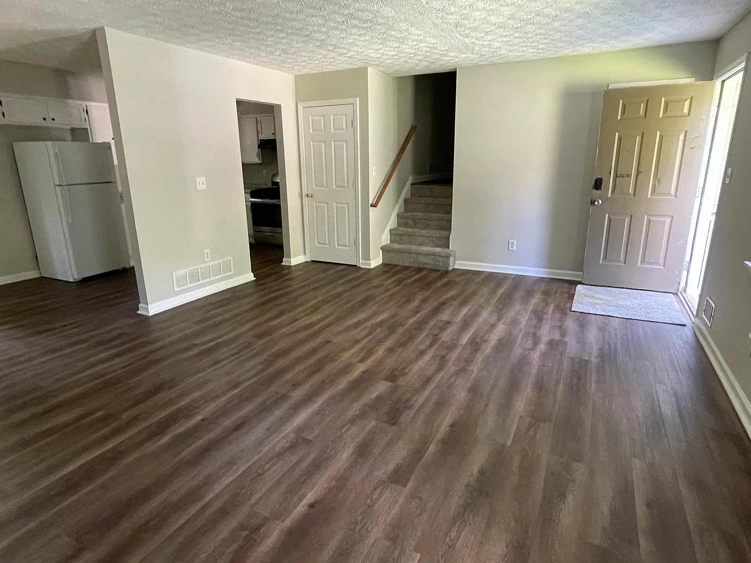 3 bed, 1498 sqft, $2,200 — Photo 3