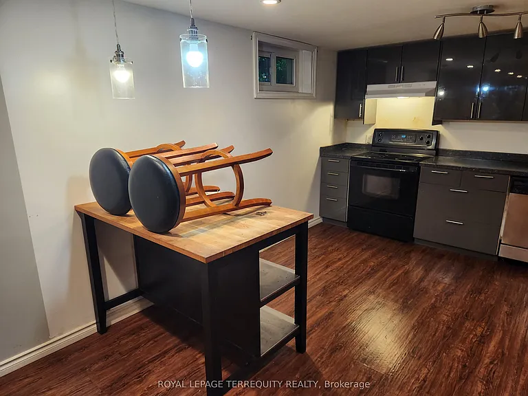 319 Hillcroft St #LOWER — Photo 8