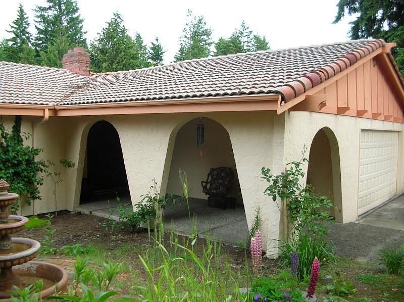 Serene, secure location in friendly neighborhood