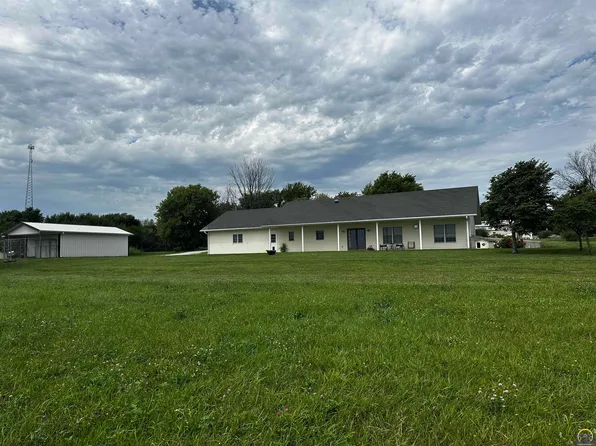 210 E Pine St, Fairview, KS 66425