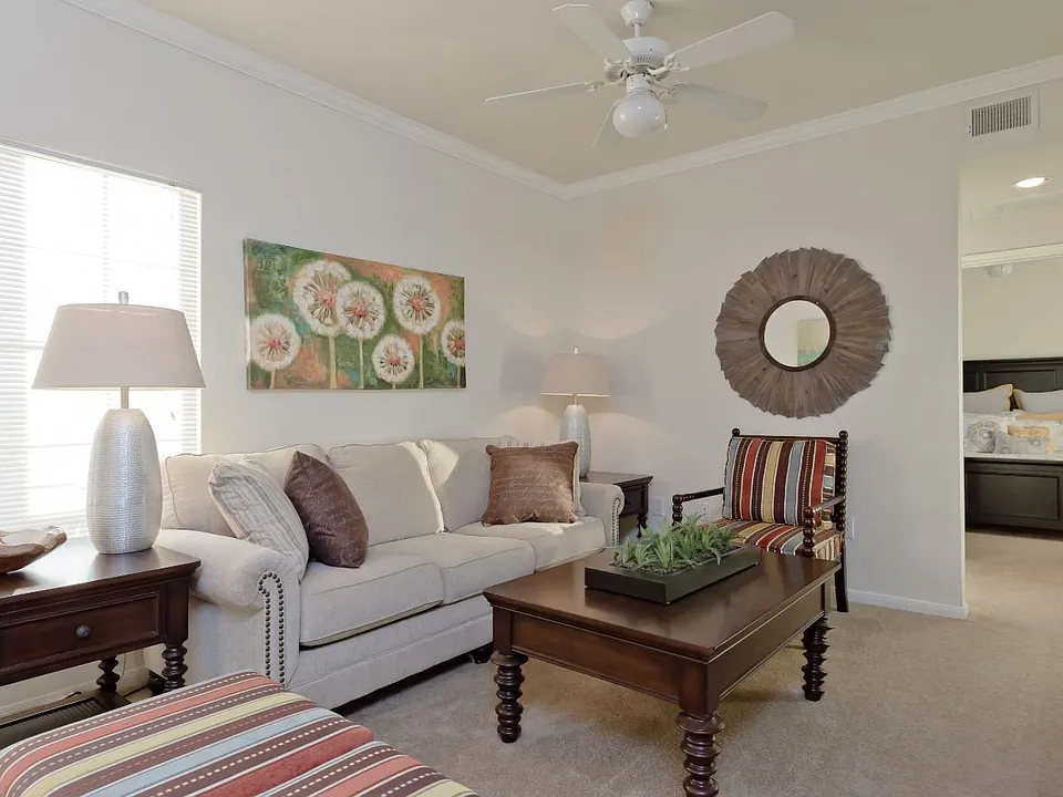 The Ravinia apartments community photo