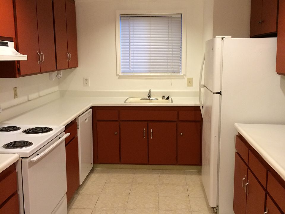 1st image of 11 Derow Ct
