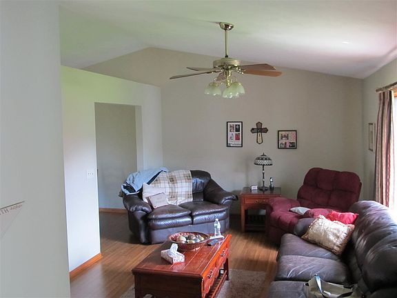 4th image of 558 Rivercove Ct