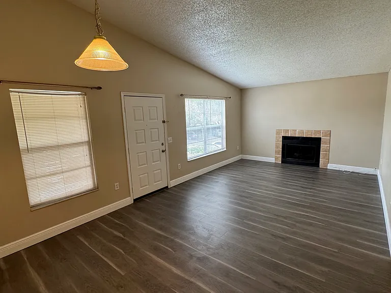 14301 Hanging Moss Cir #202 — Photo 5