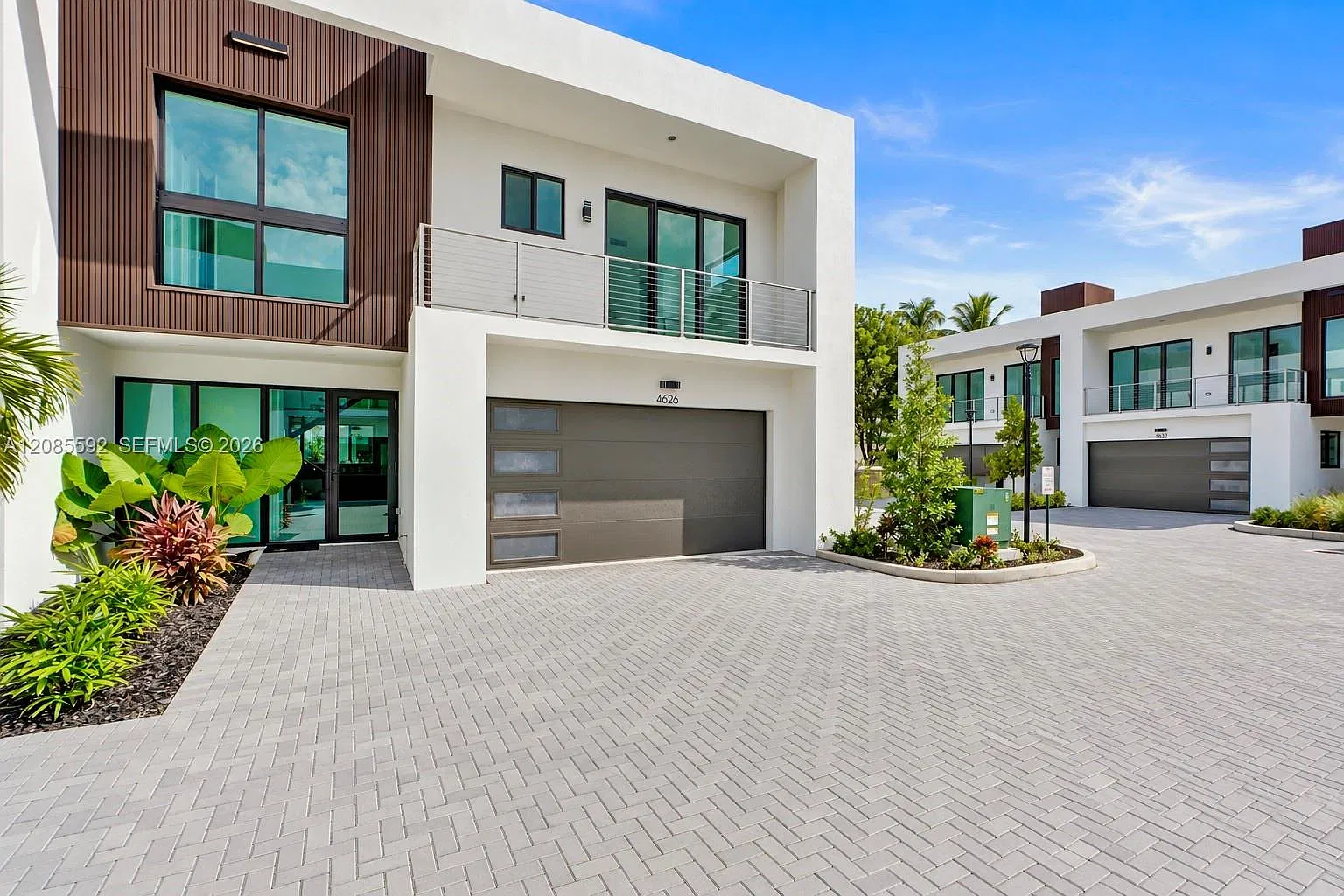 3 bed, 2.5 bath, 2040 sqft, $6,500 — Photo 3