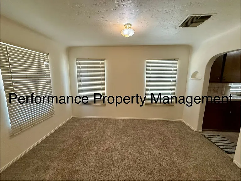 121 Bedford Way — Photo 3