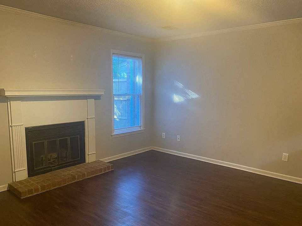 1st image of 112 Deerwood St