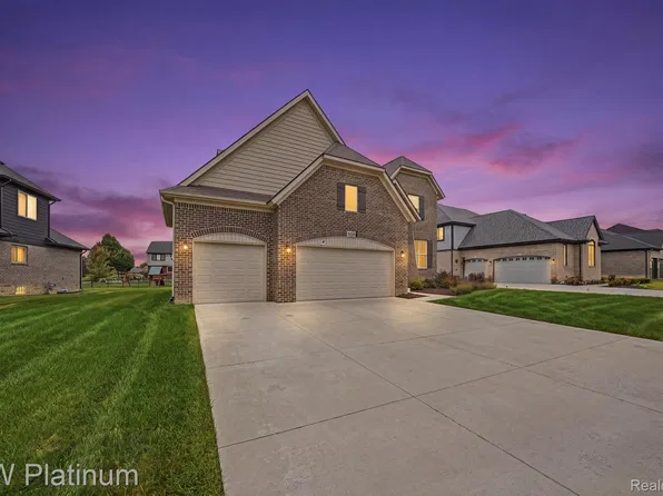35754 Addison Dr, New Baltimore, MI 48047