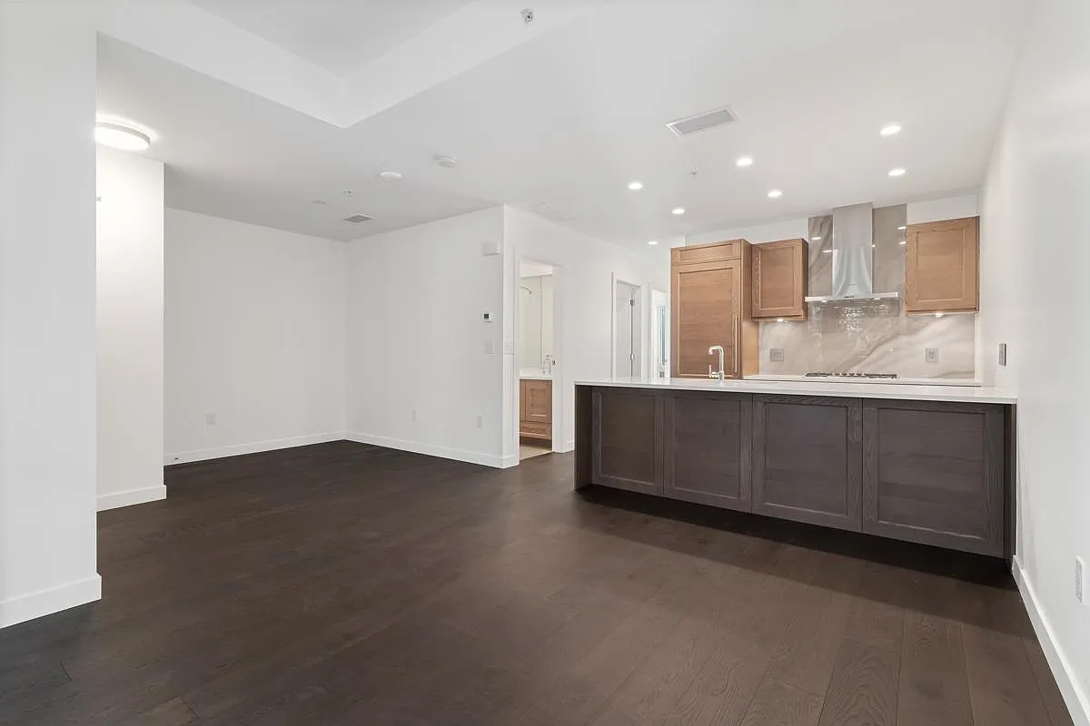 2 bed, 850 sqft, $3,650 — Photo 1
