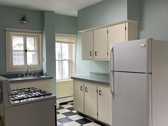 4th image of 41 Chapin Ave #4