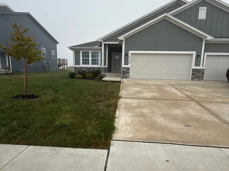 19707 W 195th Pl — Photo 1