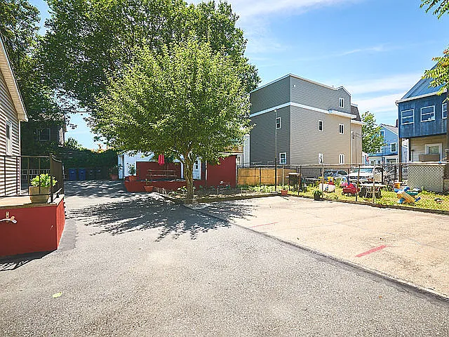 71 Oak St #71 — Photo 16