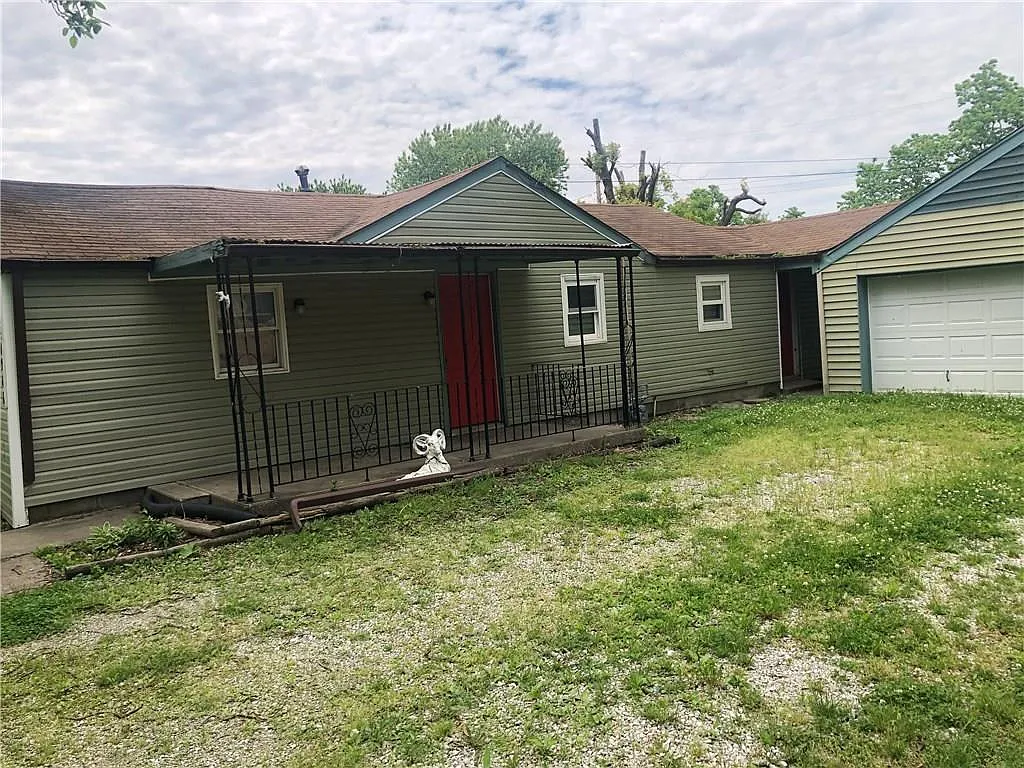 4946 W Regent St photo 1
